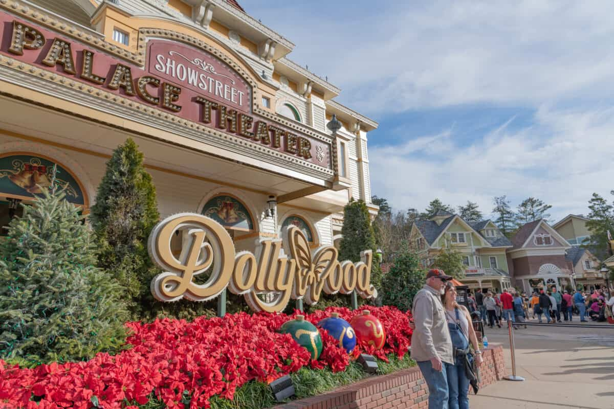 The Least Busy Times To Go To Dollywood | Momswhothink in Dollywood Crowd Calendar June 2025